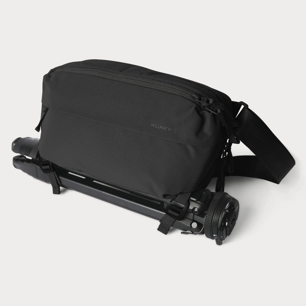 Moment Everything Sling 4L Black Travel Tech Organiser Everyday Carry Bag