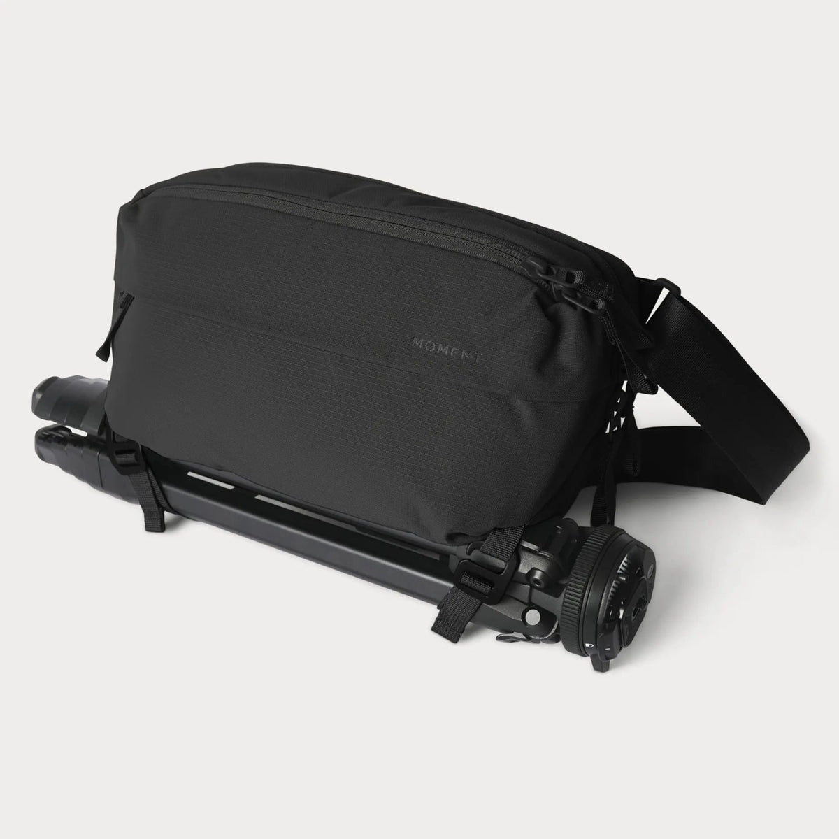 Moment Everything Sling 4L Black Travel Tech Organiser Everyday Carry Bag