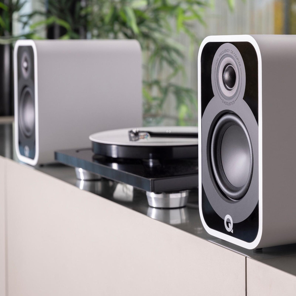 Q Acoustics 5010 Bookshelf Speakers Stand Mount 5000 Series Satin White QA5014