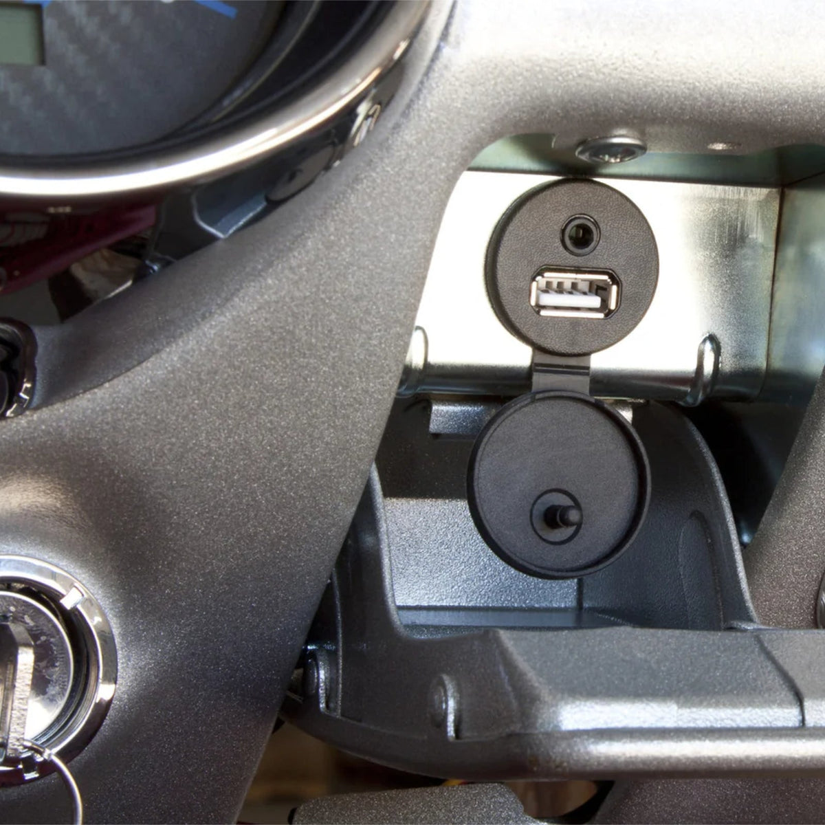 RetroSound Black Panel & Dash Mount USB-A & USB-C Extension Harness 1.3m Cable